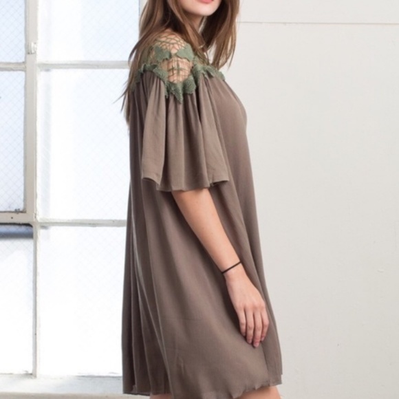 {Catch Me}Sz S Left!Adorable Lace Shoulder Dress - Picture 3 of 6